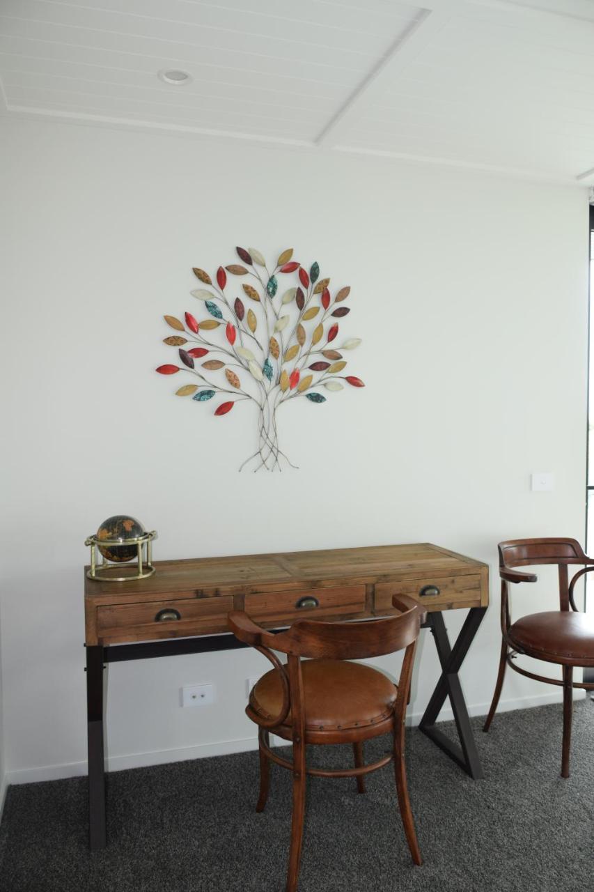 157 Field Way Luxury Lodge Waikanae Exterior foto